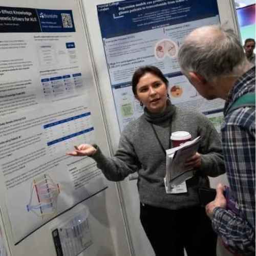 Poster Zone woman showing a man