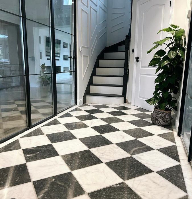 Venetian Chequer White and Nero Marble