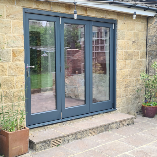 Bi-fold door