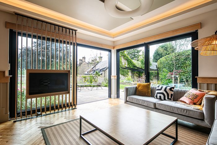 Ranmoor Cliffe Road: A modern extension and renovation in Sheffield.