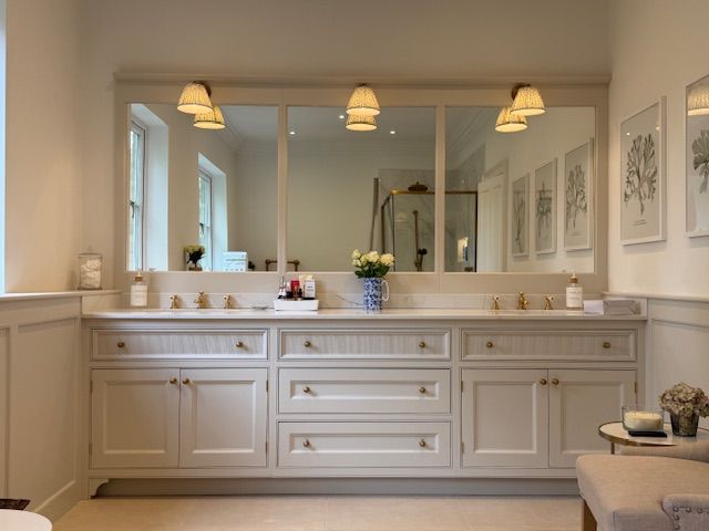 Master ensuite vanity