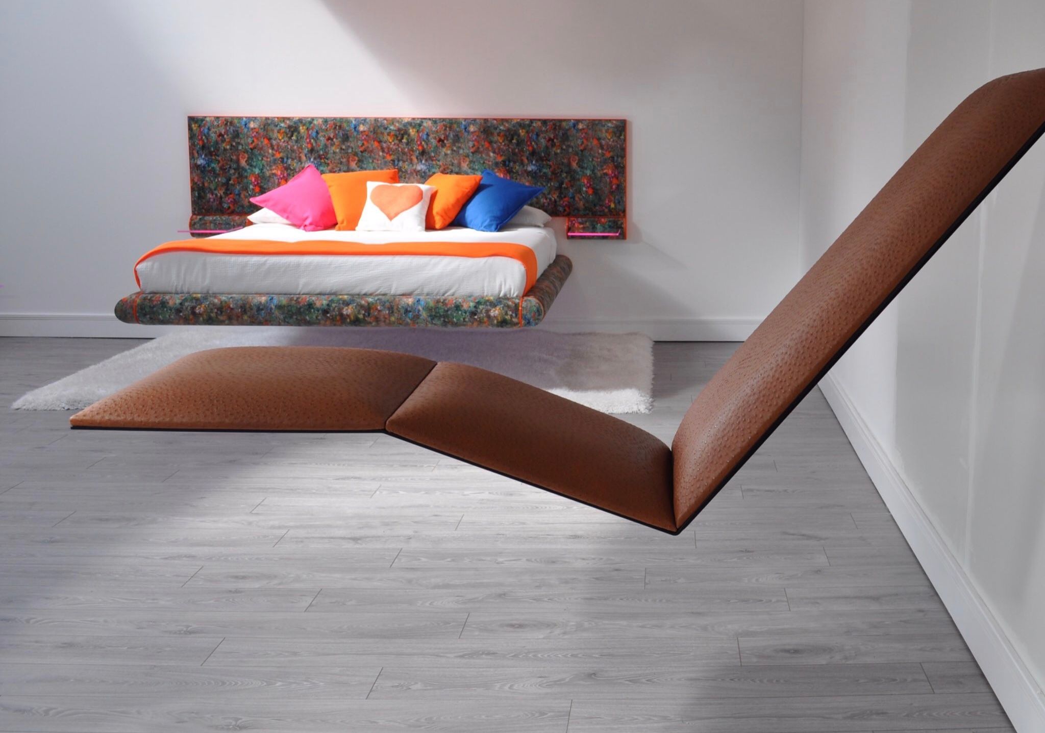Floating Chaise Longue