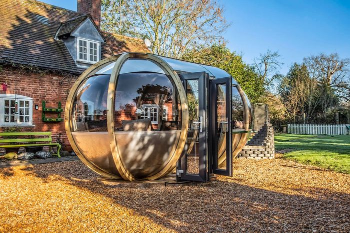 Off Set Ovalhouse by Ornate Garden