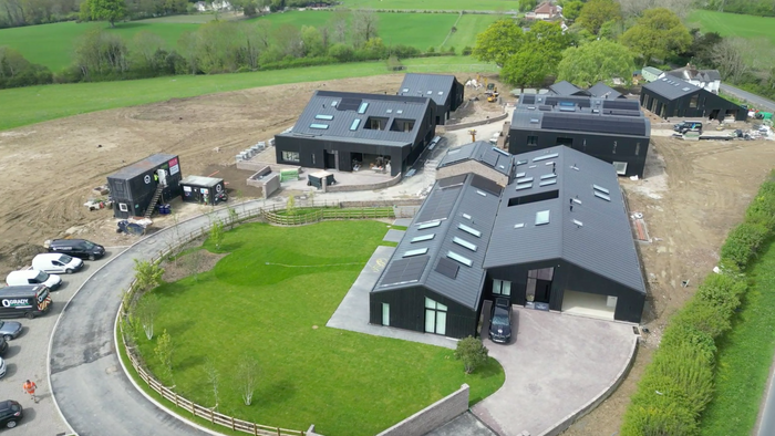 Hartdene Barns – Groundbreaking Net-Zero SIPs Eco Homes