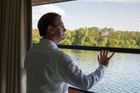 Manual fly screens for doors and windows