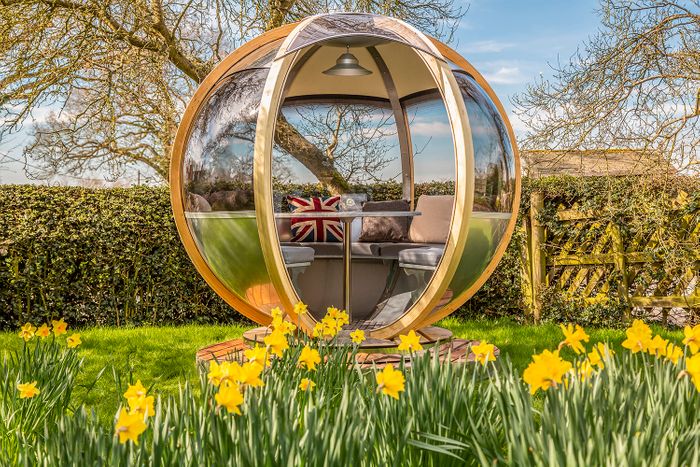 Ornate Garden Rotating Seater Garden Pod