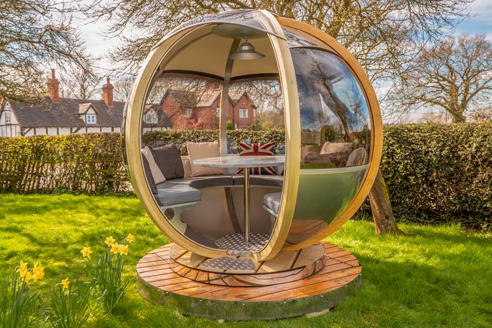 Ornate Garden Rotating Seater Garden Pod