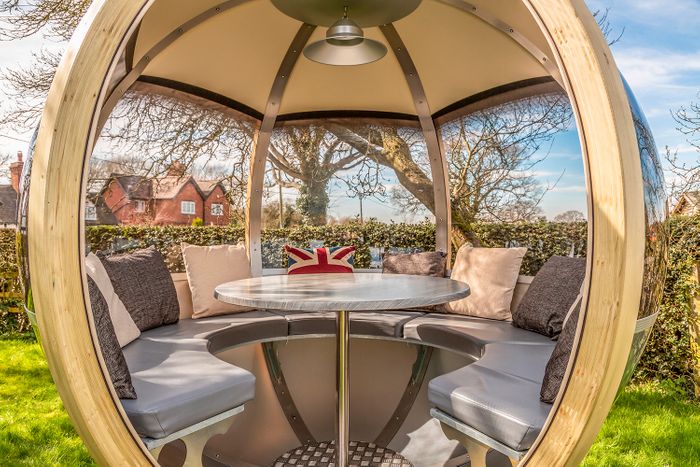 Ornate Garden Rotating Seater Garden Pod