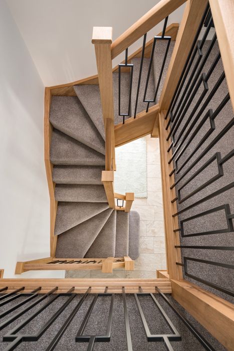 Black metal spindles