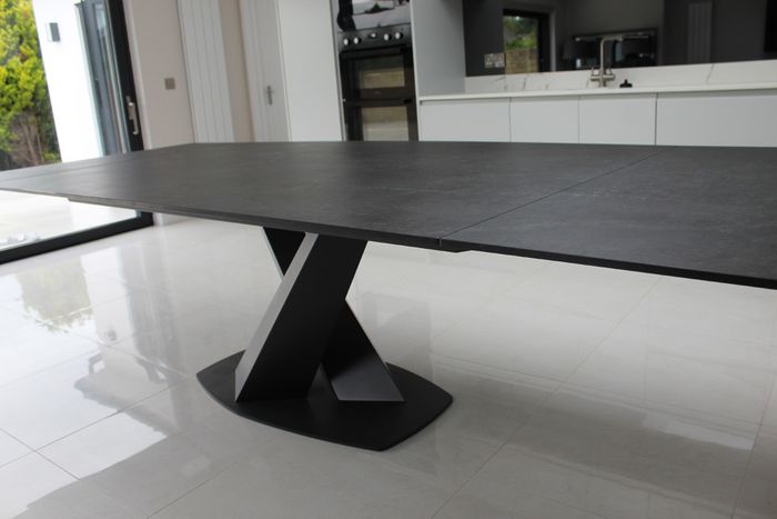 Victoria Dekton Table