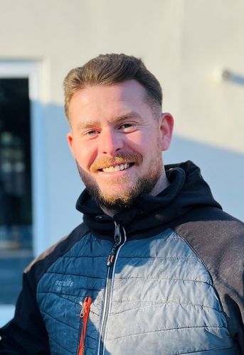 Billy Buswell (Thurs only) - 