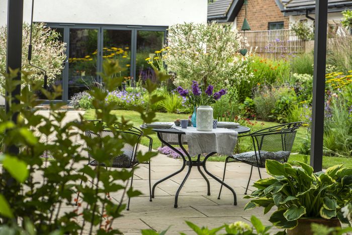 Indoor-outdoor experience in the garden