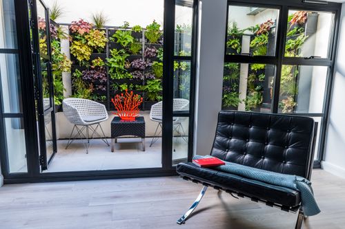 Indoor-outdoor experience in the garden
