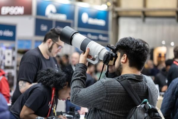 Visitor testing long lens