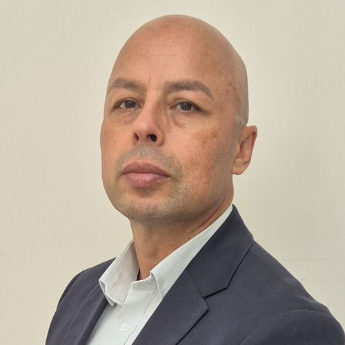 Speaker profile image for C&eacute;sar &Aacute;lvarez