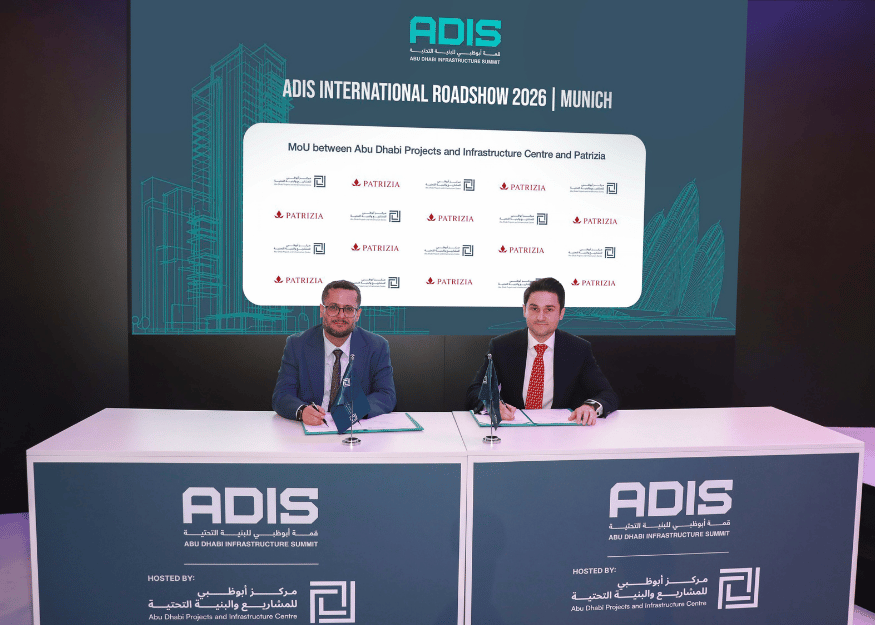 Partnership signing at the Munich roadshow