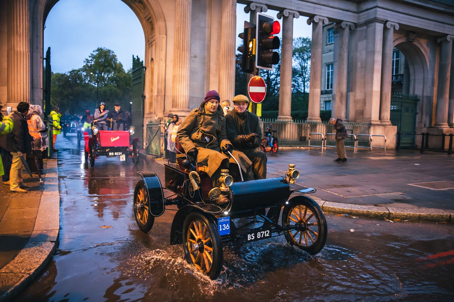 INTREPID VETERANS SPLASH THEIR WAY FROM LONDON TO BRIGHTON