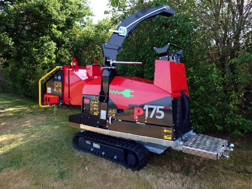 New! Tracked chippers with manual steering