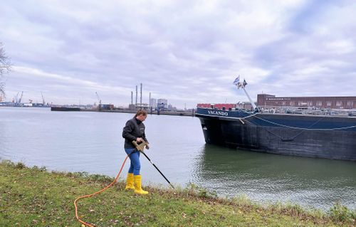 Contractor uses RootWave Pro for waterside weed control at Port of Rotterdam
