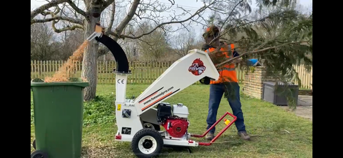 C90 Pro compact chipper