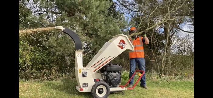 C120 Pro compact chipper