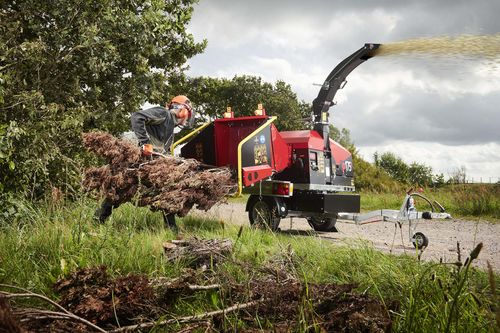 New strong, compact turntable wood chipper