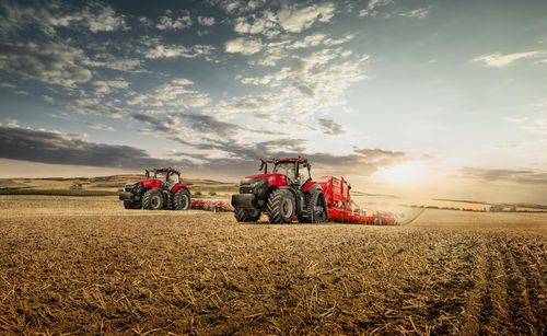 INTRODUCTION TO THE NEW CASE IH MAGNUM™ 400 ROWTRAC™