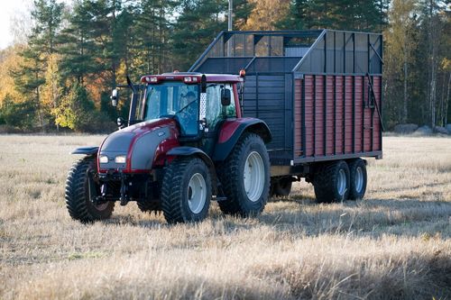 Premium agricultural tyres from Nokian, CEAT, TVS, and Advance,