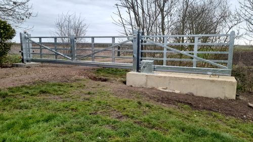 6.1m Cantilever Farm Gate - Galvanised