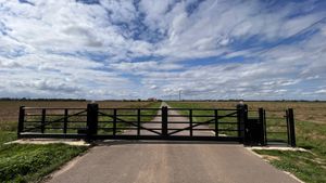 6.1m Cantilever Farm Gate - Powder Coated