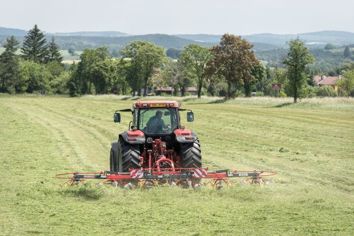 Six rotors tedder OZ-676 with hook fingers