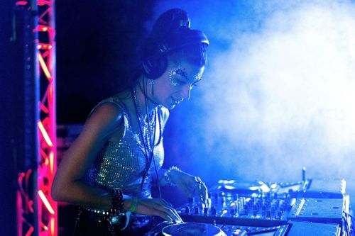 DJ Alison Théodora