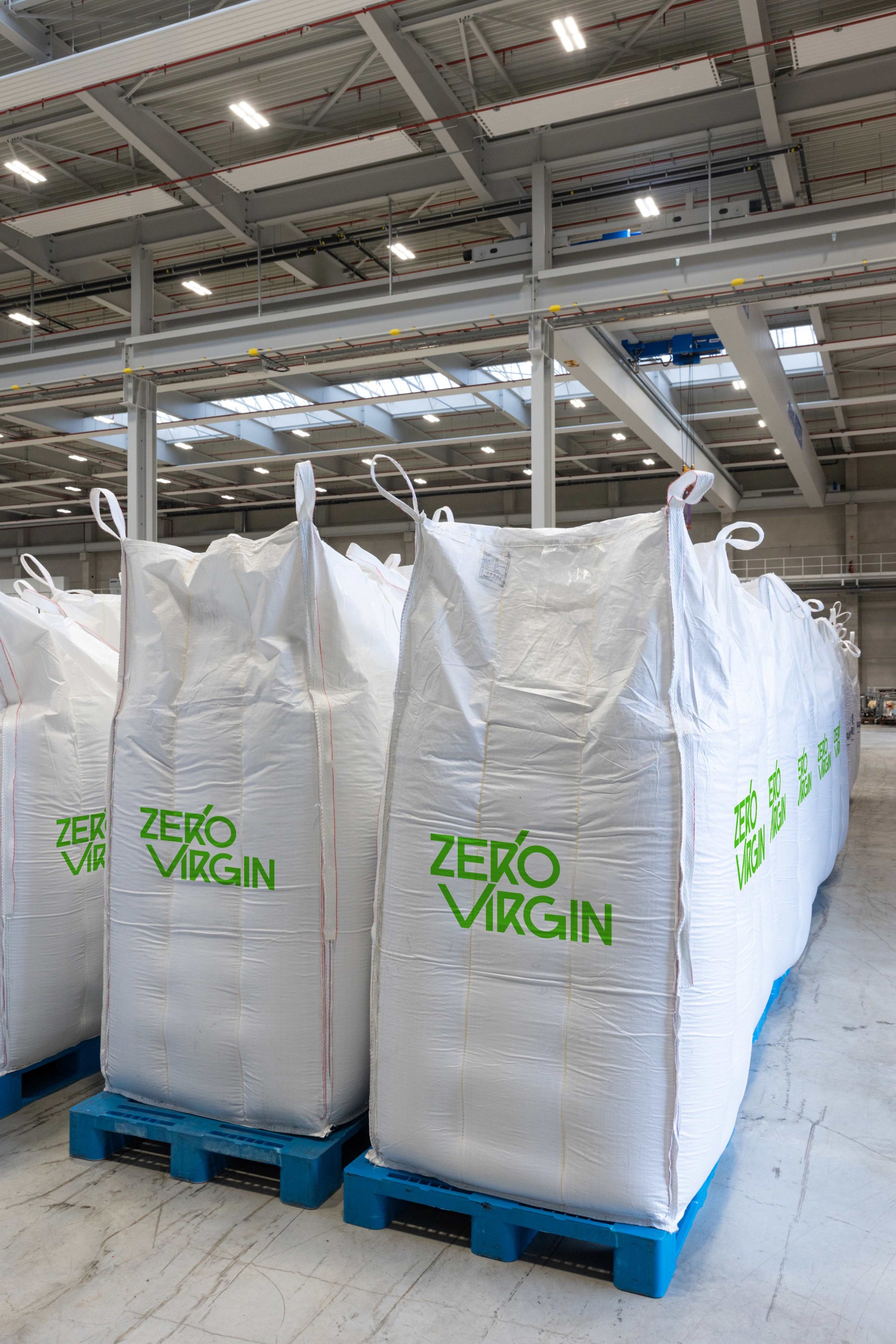 Zero Virgin granulate consists of 100% recycled, refined polyethylene and, thanks to decades of Craemer expertise, is of very high quality. Photo: Craemer Group