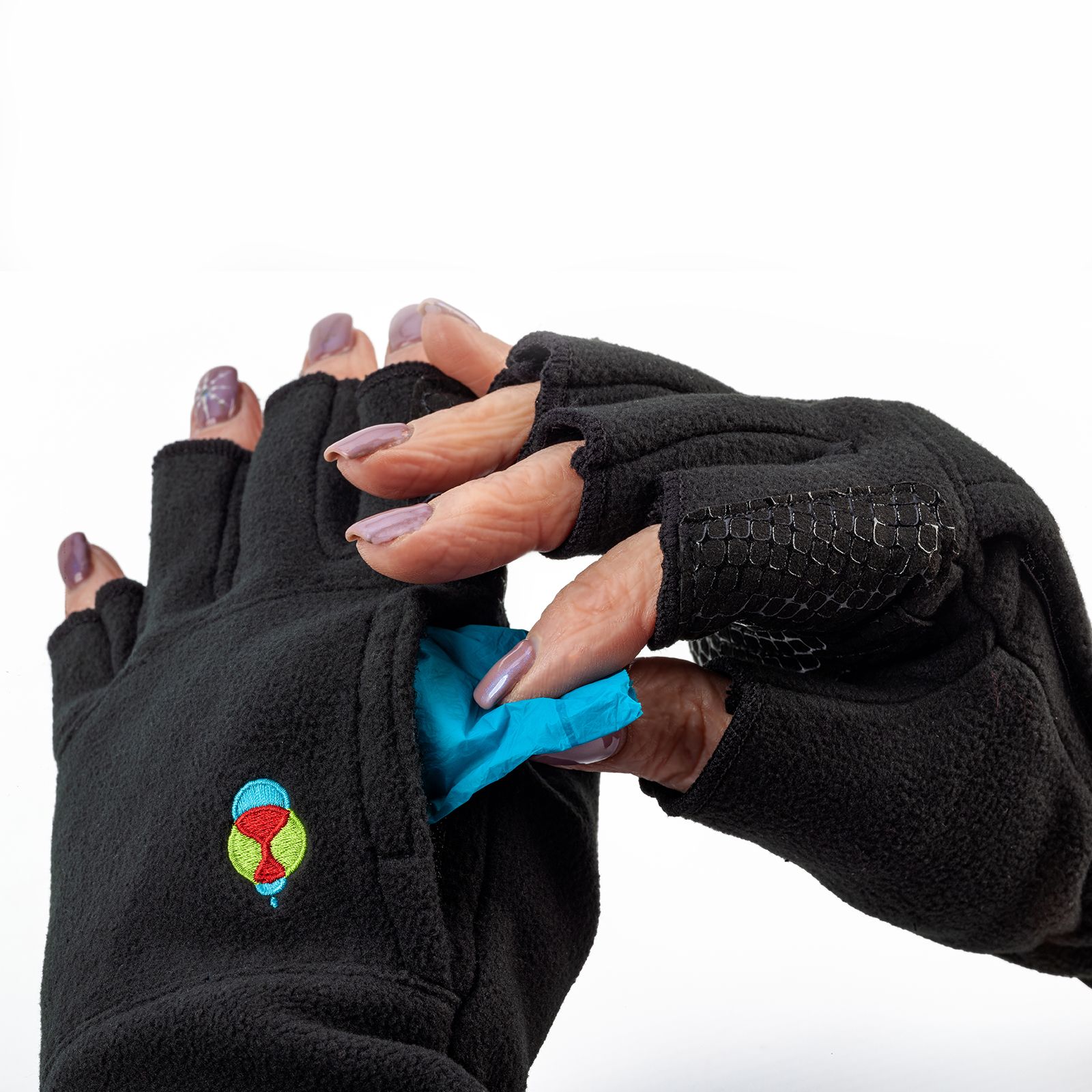 SkooGo Expands Best Selling Dog Walking Pocket Gloves with New Sizes for Winter 2024 PATS 2025