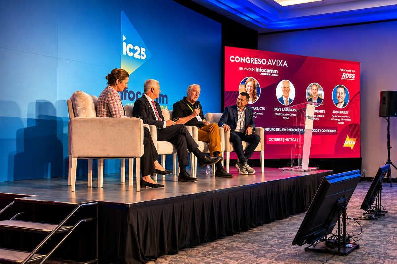panel de expositores de tecnolog&iacute;a infocomm america latina