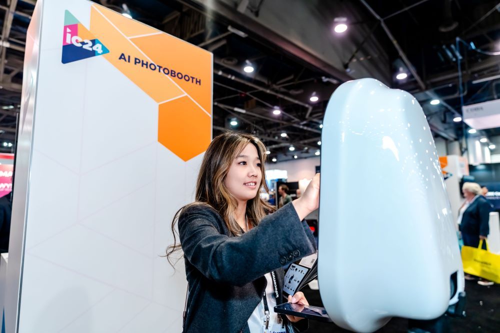 InfoComm visitor uses AI photobooth at exhibitor booth