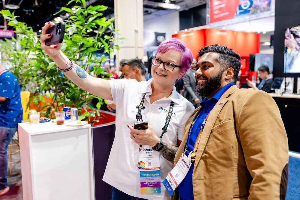 members take selfie together