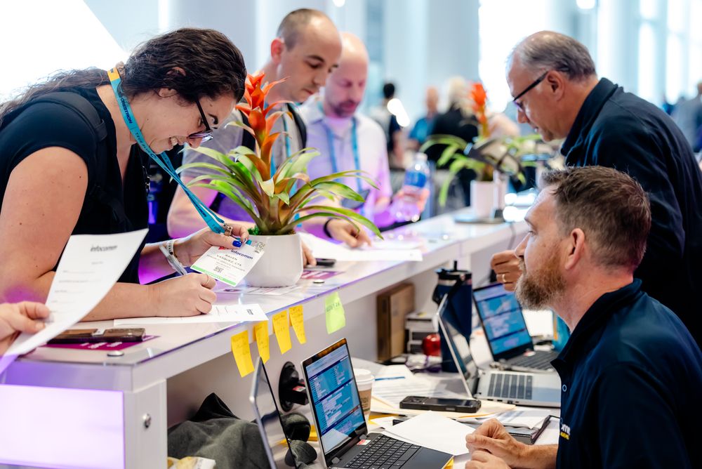 Attendees check in to InfoComm