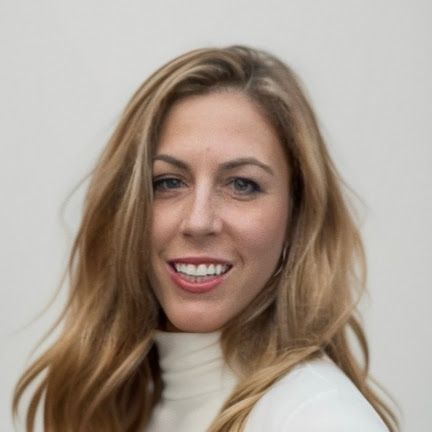 Laura Svejnar - Amazon Music 