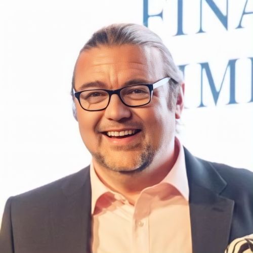 Andi 曹-McAleer - Financial Times