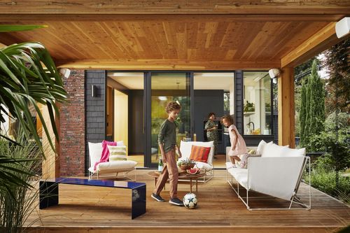 Let's go outside: Transforming gardens into hi-tech entertainment spaces