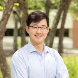 DAn  LEE