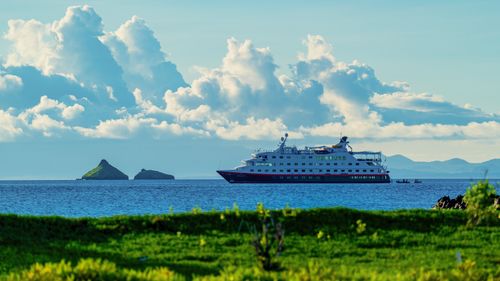 Galápagos Islands. Walk in Darwin's footsteps.