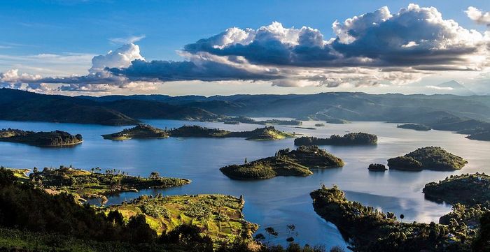 Exploring the Magical Islands of Lake Bunyonyi