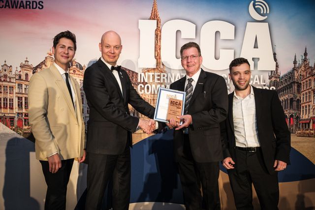 The winner of Best Hybrid device: L3Harris Technologies with XL Extreme™ 400P NFPA Compliant, Full-Spectrum, Multiband Radio	