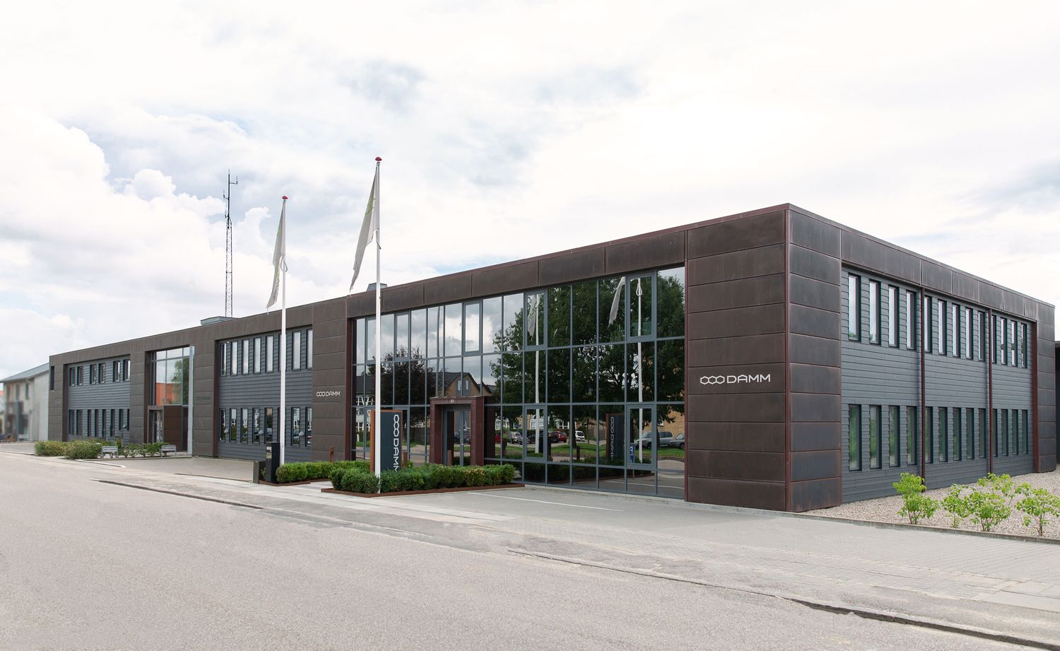 Cover image - DAMM Cellular Systems A/S