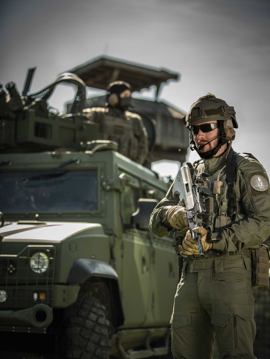 RA5100: Versatile headset for both in-vehicle and on-foot missions