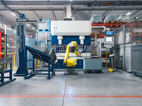 Bending area with robot