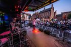 The Stage Bus - Solar-Powered Mobile Stages