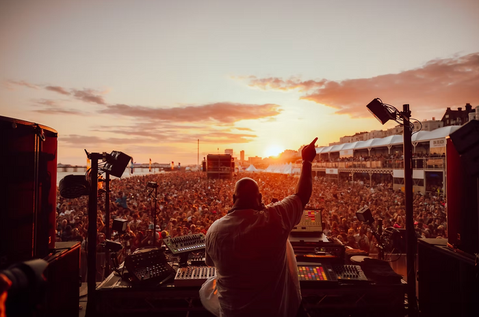 How Boxbar’s self-serve bar helped On The Beach Brighton maximise sales and reduce queues